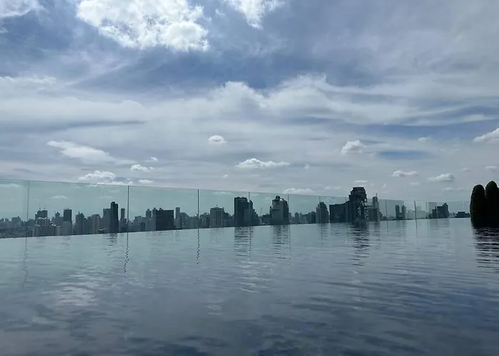 S42 Sukhumvit Wyndham Garden Ekkamai Swimming Gym