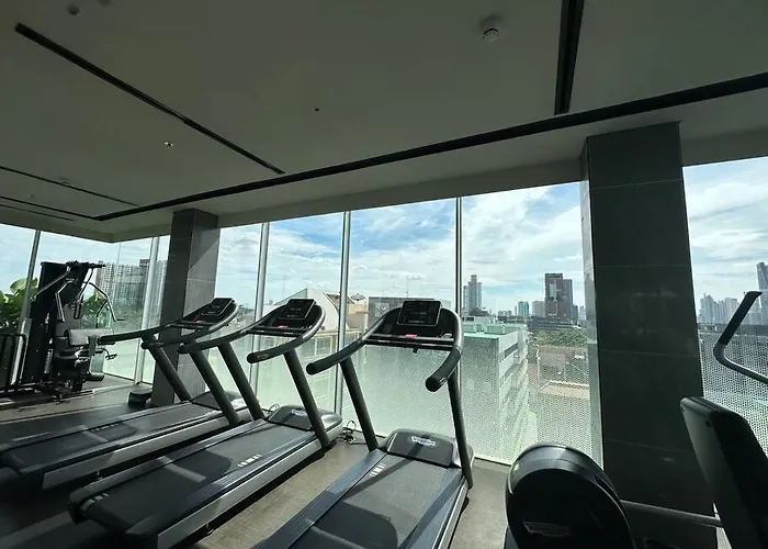 S42 Sukhumvit Wyndham Garden Ekkamai Swimming Gym