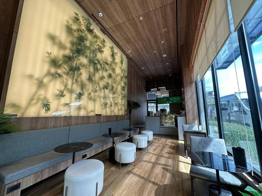 S42 Sukhumvit Wyndham Garden Ekkamai Swimming Gym * กรุงเทพมหานคร